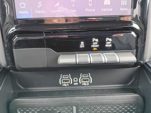 Used 2025 RAM 1500 Big Horn AWD/4WD image 16