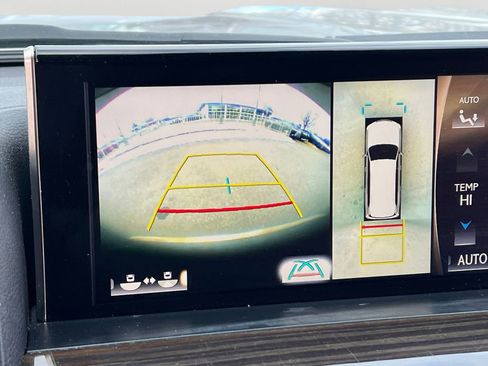 Used 2021 Lexus LX 570 4WD w/ Luxury Package image 21