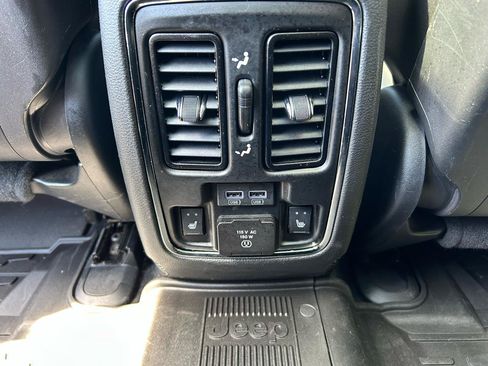 Used 2021 Jeep Grand Cherokee Trailhawk w/ Trailhawk Luxury Group AWD/4WD image 19