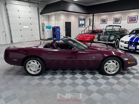 Used 1993 Chevrolet Corvette Convertible RWD image 12