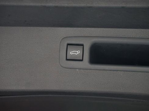 Used 2023 Toyota Highlander LE image 35