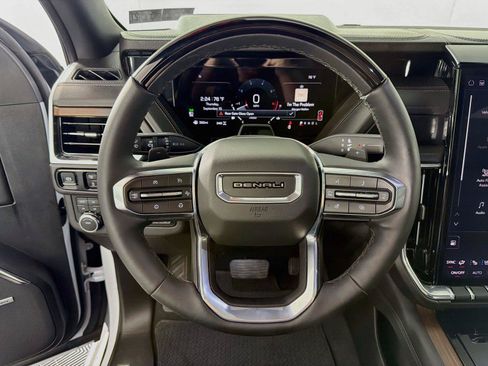 Used 2026 GMC Yukon XL Denali w/ Denali Reserve Package AWD/4WD image 3