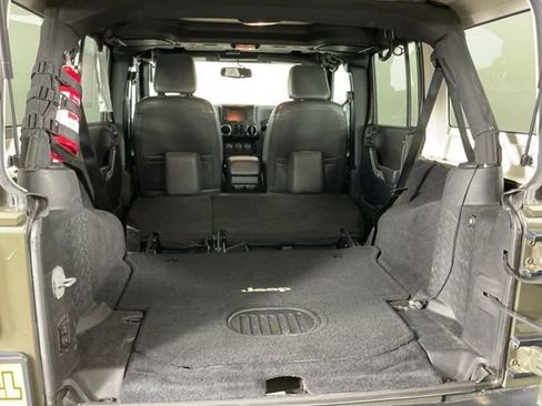 Used 2015 Jeep Wrangler Unlimited Rubicon w/ Katzkin Premium Leather Group AWD/4WD image 25