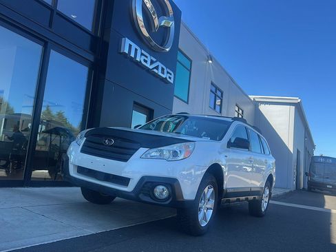 Used 2014 Subaru Outback 2.5i w/ Alloy Wheel Package AWD/4WD image 5