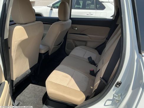 Used 2014 Mitsubishi Outlander GT AWD/4WD image 6