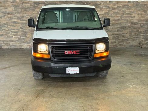 Used 2011 GMC Savana 1500 RWD image 2