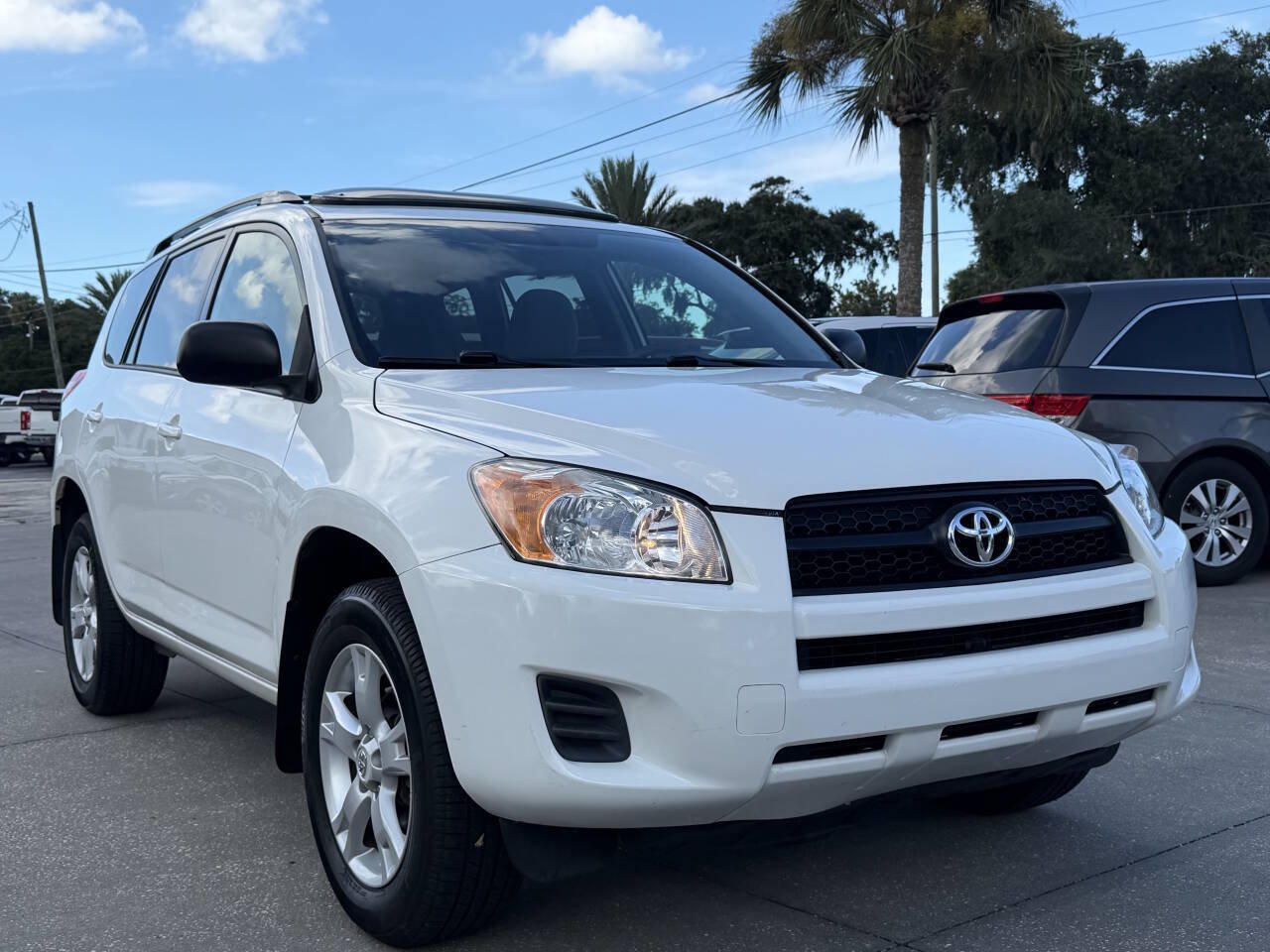 Used 2012 Toyota RAV4 FWD w/ Upgrade Value Pkg image 2