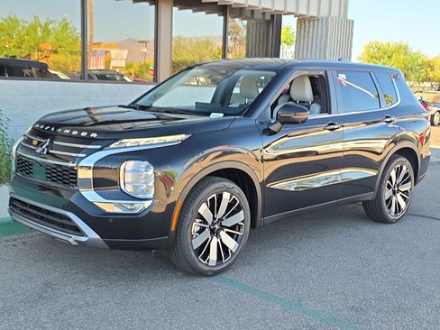 New 2026 Mitsubishi Outlander SE image 3