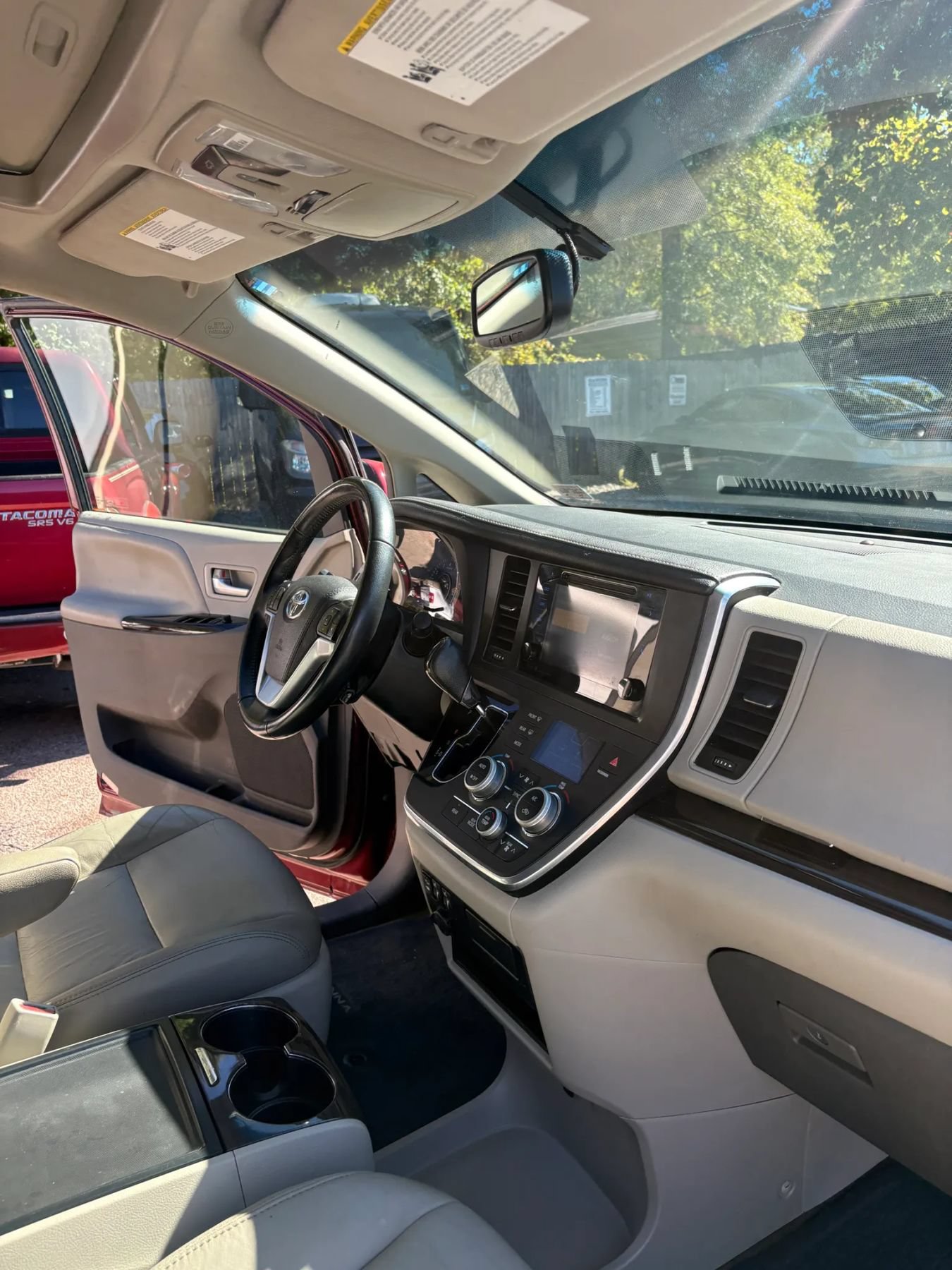 Used 2017 Toyota Sienna XLE AWD/4WD image 39
