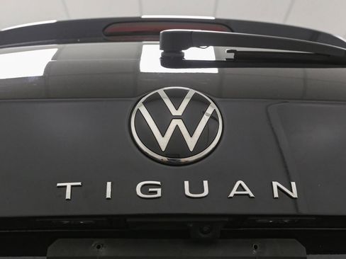 Used 2023 Volkswagen Tiguan SE R-Line AWD/4WD image 13