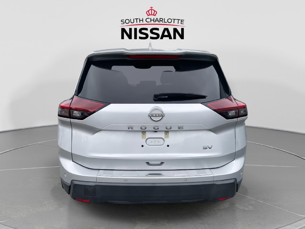 Used 2024 Nissan Rogue SV FWD image 5