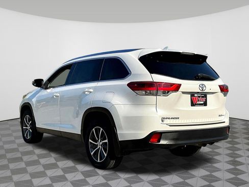 Used 2019 Toyota Highlander XLE AWD/4WD image 4