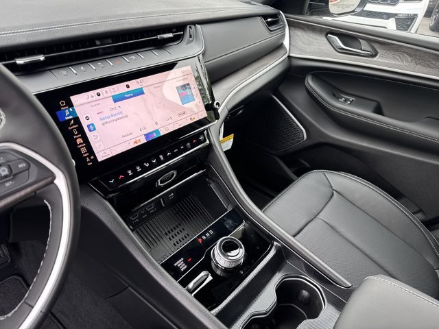 New 2027 Jeep Grand Cherokee Limited AWD/4WD image 25