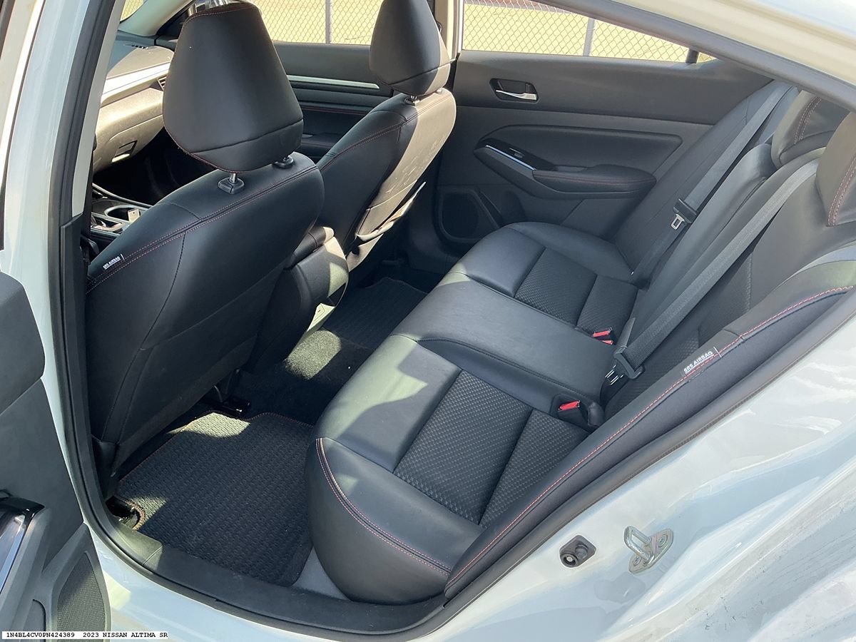 Used 2023 Nissan Altima 2.5 SR FWD image 9