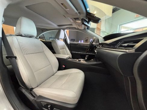 Used 2018 Lexus ES 350 w/ Premier Package FWD image 12