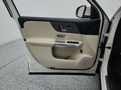 Used 2023 Mercedes-Benz GLB 250 image 12