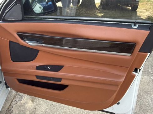 Used 2015 BMW 750Li RWD image 23