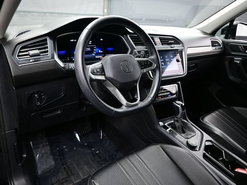 Used 2022 Volkswagen Tiguan SE AWD/4WD image 13