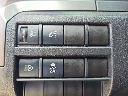 Used 2025 Toyota Tacoma TRD Sport AWD/4WD image 27
