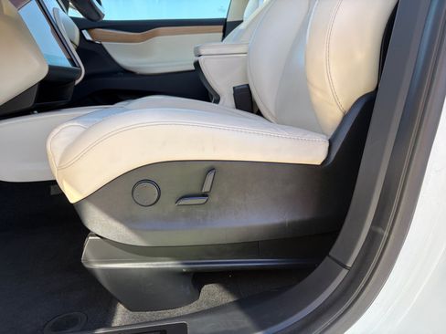 Used 2019 Tesla Model X Long Range AWD/4WD image 14