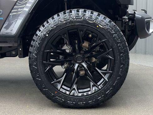 Used 2025 Jeep Wrangler Unlimited Sahara w/ Safety Group image 9