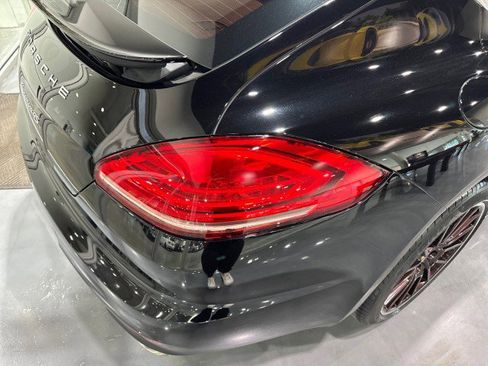 Used 2014 Porsche Panamera 4S Executive image 31