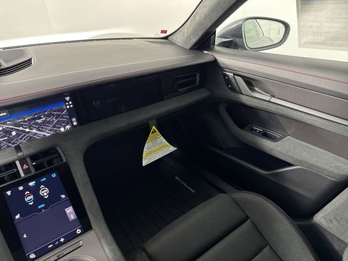 Used 2025 Porsche Taycan GTS image 28