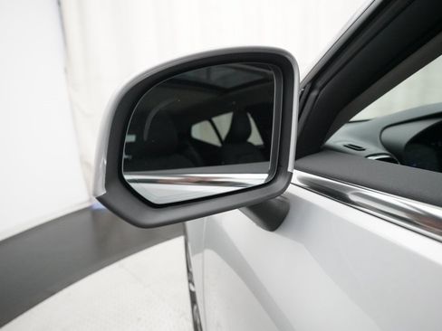 Used 2025 Volvo XC40 B5 Core image 25