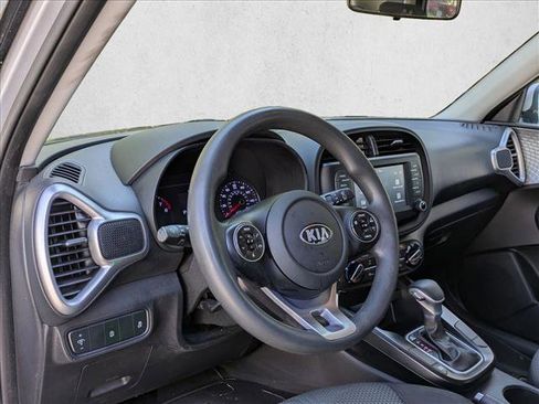 Used 2020 Kia Soul LX image 10