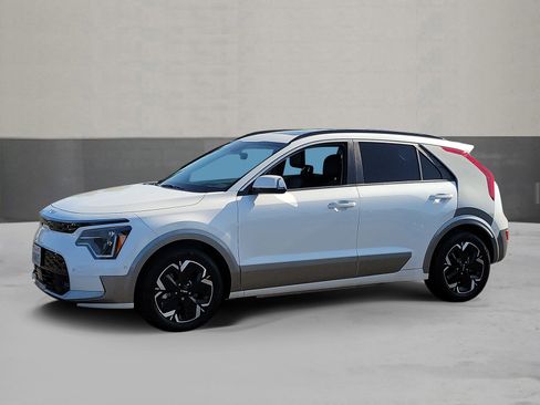 Used 2023 Kia Niro Wave FWD image 1
