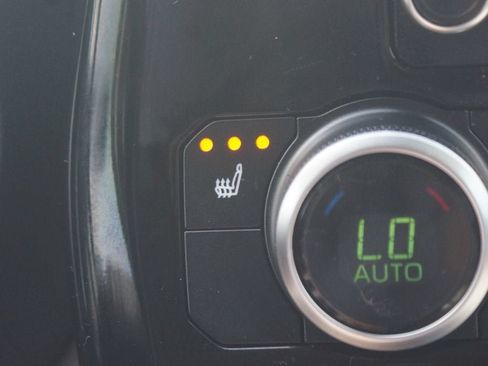 Used 2021 Toyota Highlander XLE AWD/4WD image 8