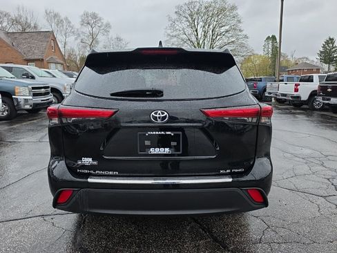 Used 2020 Toyota Highlander XLE AWD/4WD image 6