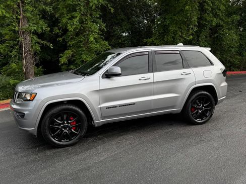 Used 2019 Jeep Grand Cherokee Altitude RWD image 5