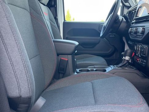 New 2025 Jeep Gladiator Rubicon w/ Convenience Group image 9