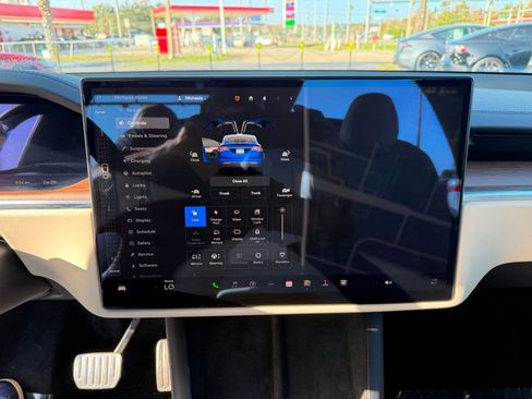 Used 2023 Tesla Model X image 14