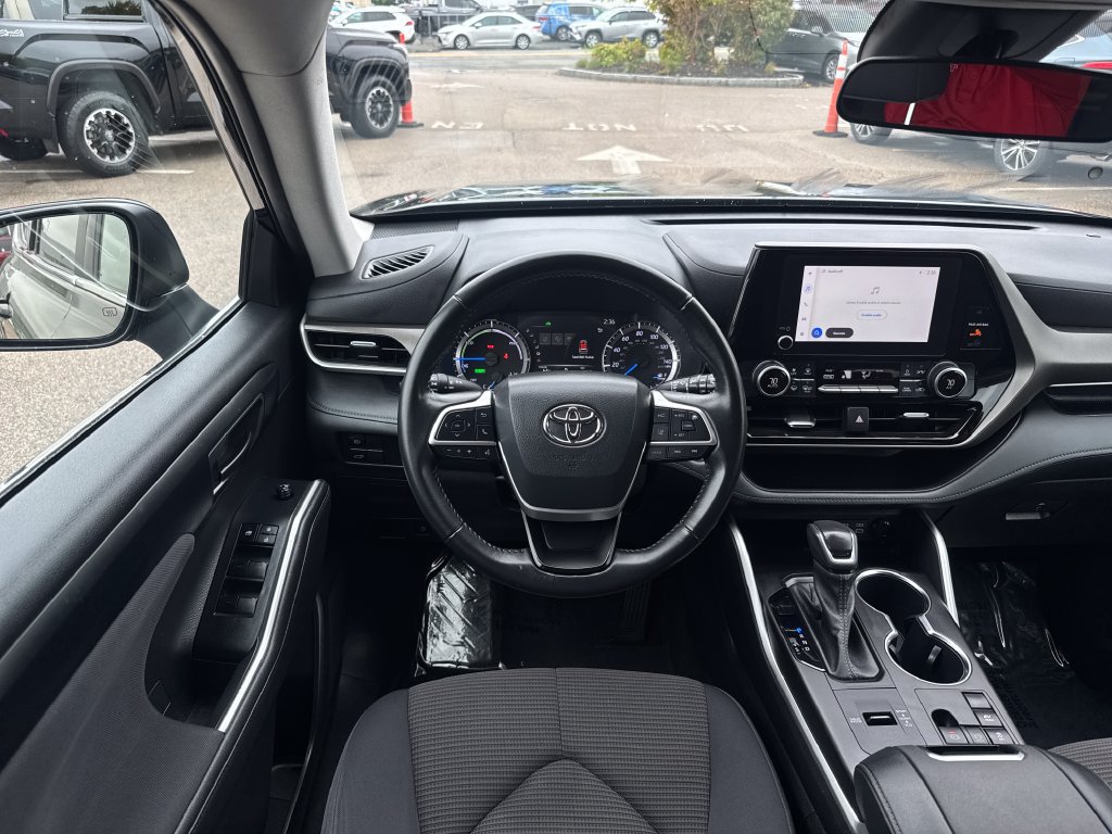 Used 2023 Toyota Highlander LE FWD image 14