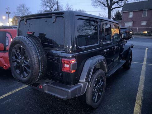 Used 2025 Jeep Wrangler Unlimited Sahara image 6