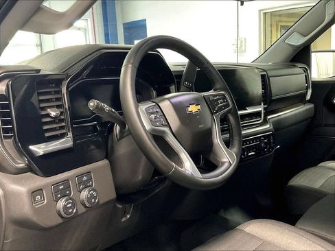 Used 2023 Chevrolet Silverado 1500 LT AWD/4WD image 8