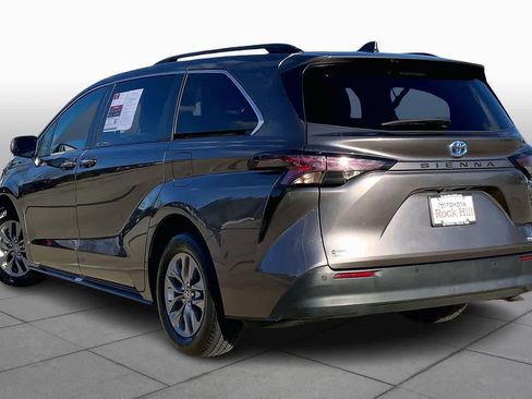Used 2023 Toyota Sienna XLE image 12