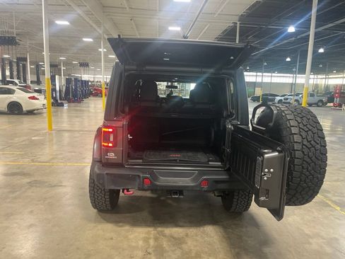 Used 2018 Jeep Wrangler Unlimited Rubicon w/ Steel Bumper Group AWD/4WD image 16