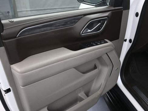 Certified 2023 GMC Yukon XL SLT w/ SLT Premium Package image 19