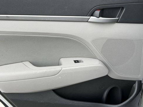 Used 2018 Hyundai Elantra SEL image 11