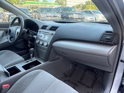 Used 2011 Toyota Camry LE FWD image 16
