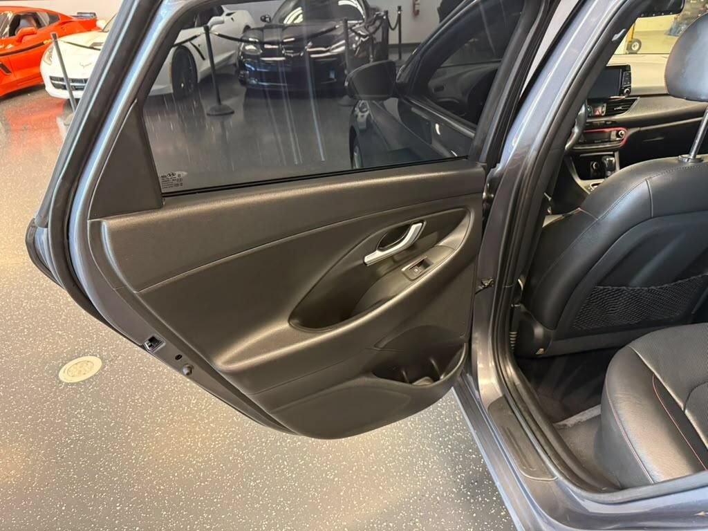 Used 2018 Hyundai Elantra GT Sport w/ Sport Tech Package 04 FWD image 9