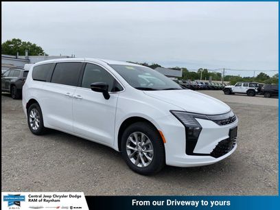 New 2027 Chrysler Pacifica Select