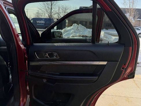 Used 2018 Ford Explorer XLT w/ Equipment Group 202A image 29