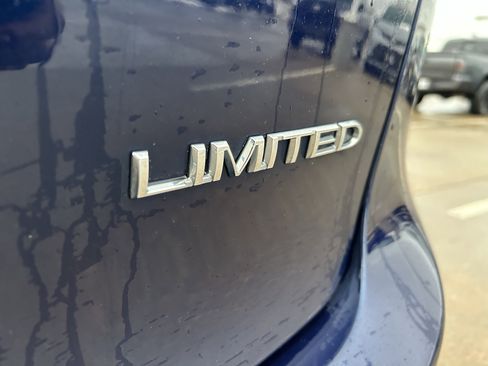 Used 2018 Chrysler Pacifica Limited image 8