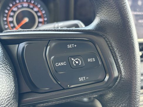 Used 2025 Jeep Gladiator Sport image 19