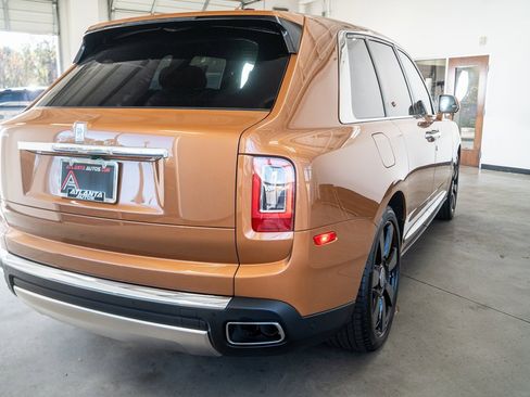 Used 2023 Rolls-Royce Cullinan w/ Cullinan Package image 29