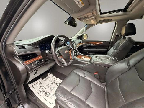 Used 2017 Cadillac Escalade ESV Premium Luxury RWD image 40